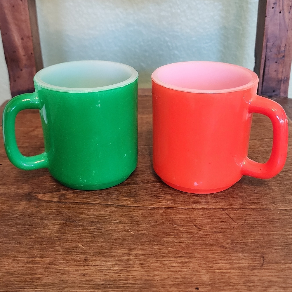 Set Of 2 Vintage Fire King Anchor Hocking  Milkglass Mugs Orange & Green